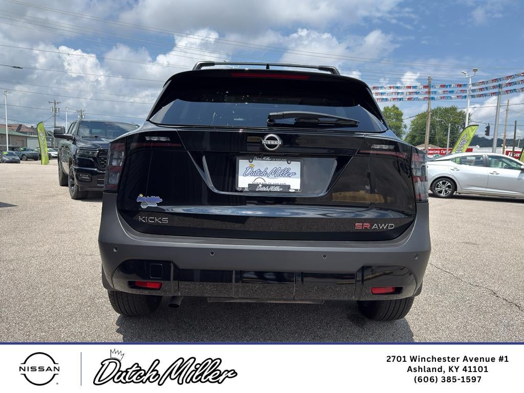 2025 Nissan Kicks SR