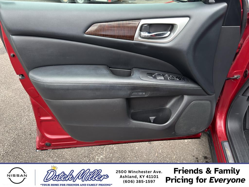 2016 Nissan Pathfinder SL