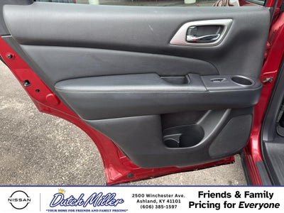 2016 Nissan Pathfinder SL