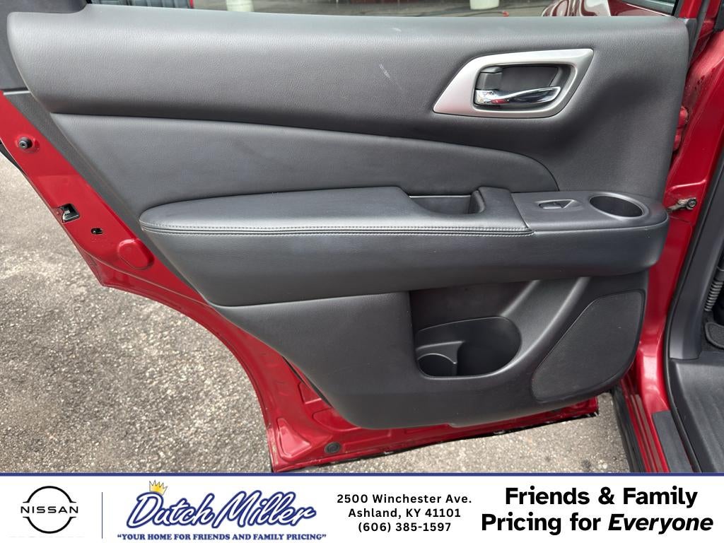 2016 Nissan Pathfinder SL