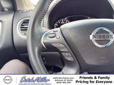 2016 Nissan Pathfinder SL