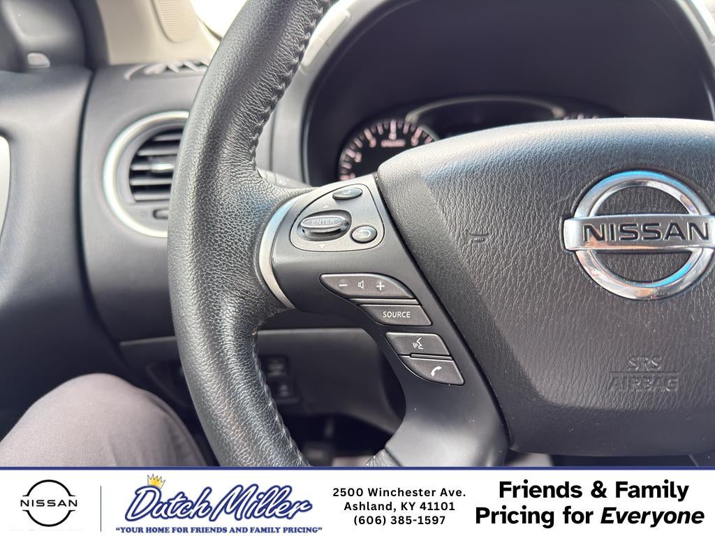 2016 Nissan Pathfinder SL