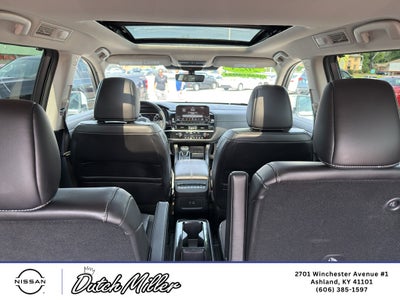 2025 Nissan Pathfinder SL