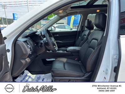 2025 Nissan Pathfinder SL