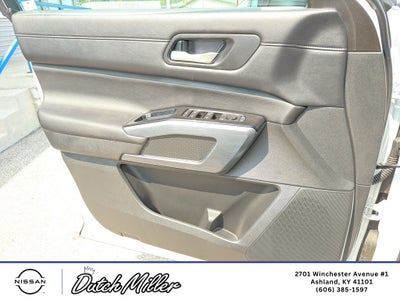 2025 Nissan Pathfinder SL