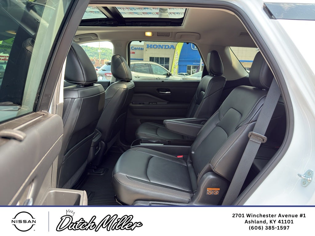 2025 Nissan Pathfinder SL