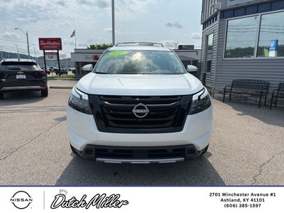 2025 Nissan Pathfinder SL
