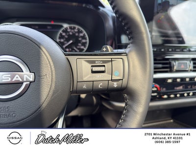 2025 Nissan Pathfinder SL