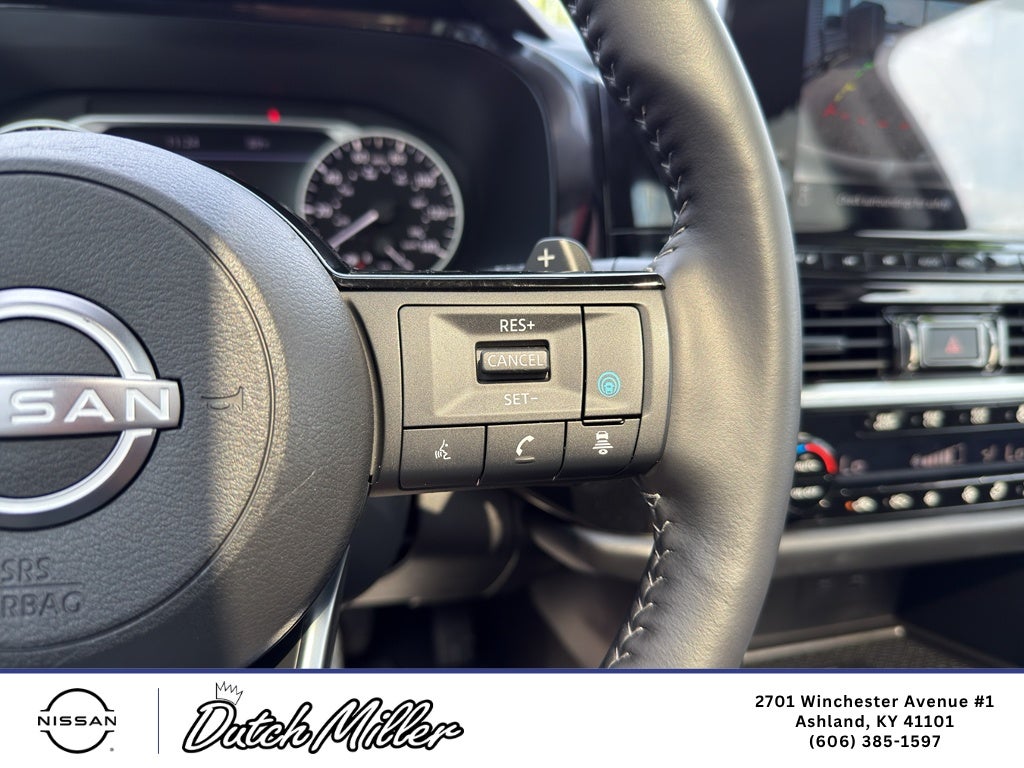 2025 Nissan Pathfinder SL
