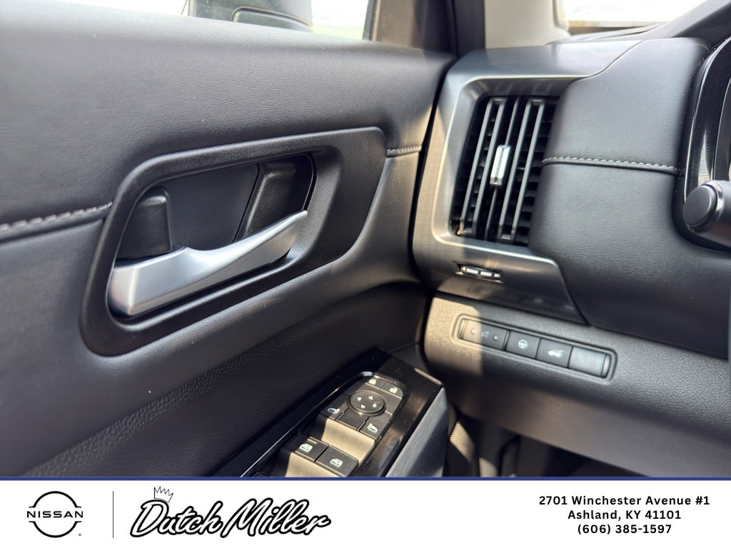 2025 Nissan Pathfinder SL
