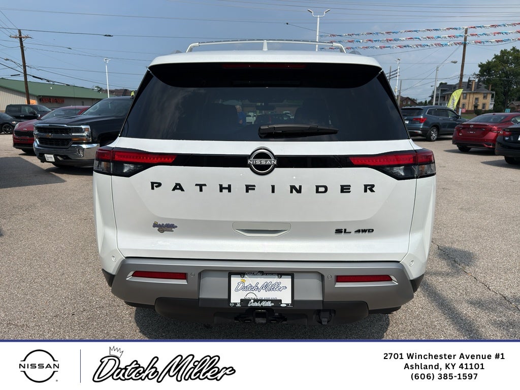 2025 Nissan Pathfinder SL