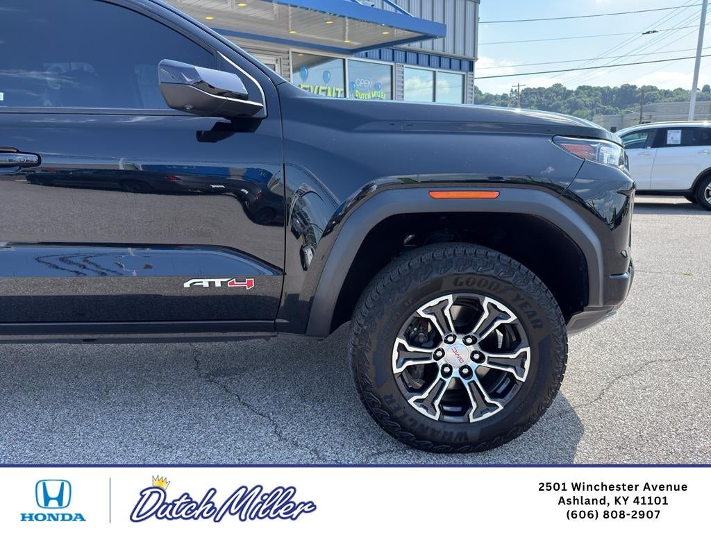 2024 GMC Canyon 4WD AT4
