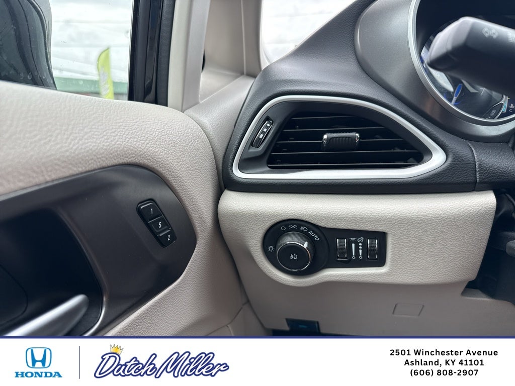 2024 Chrysler Pacifica Touring L