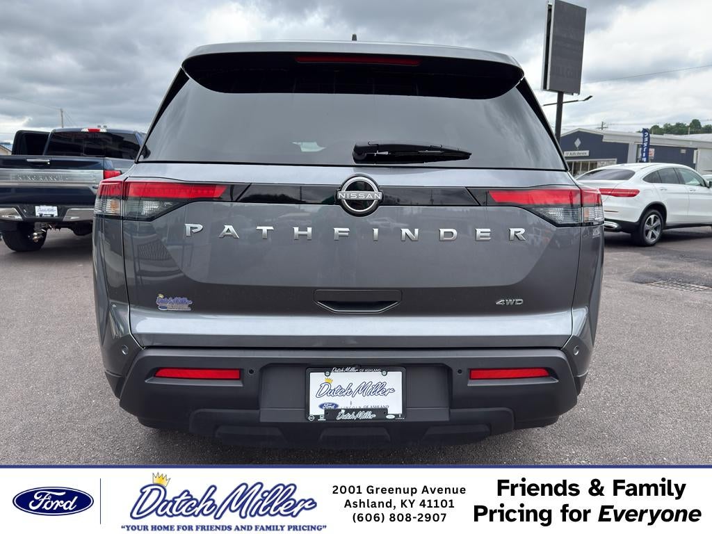 2025 Nissan Pathfinder SV