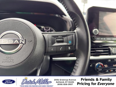 2025 Nissan Pathfinder SV